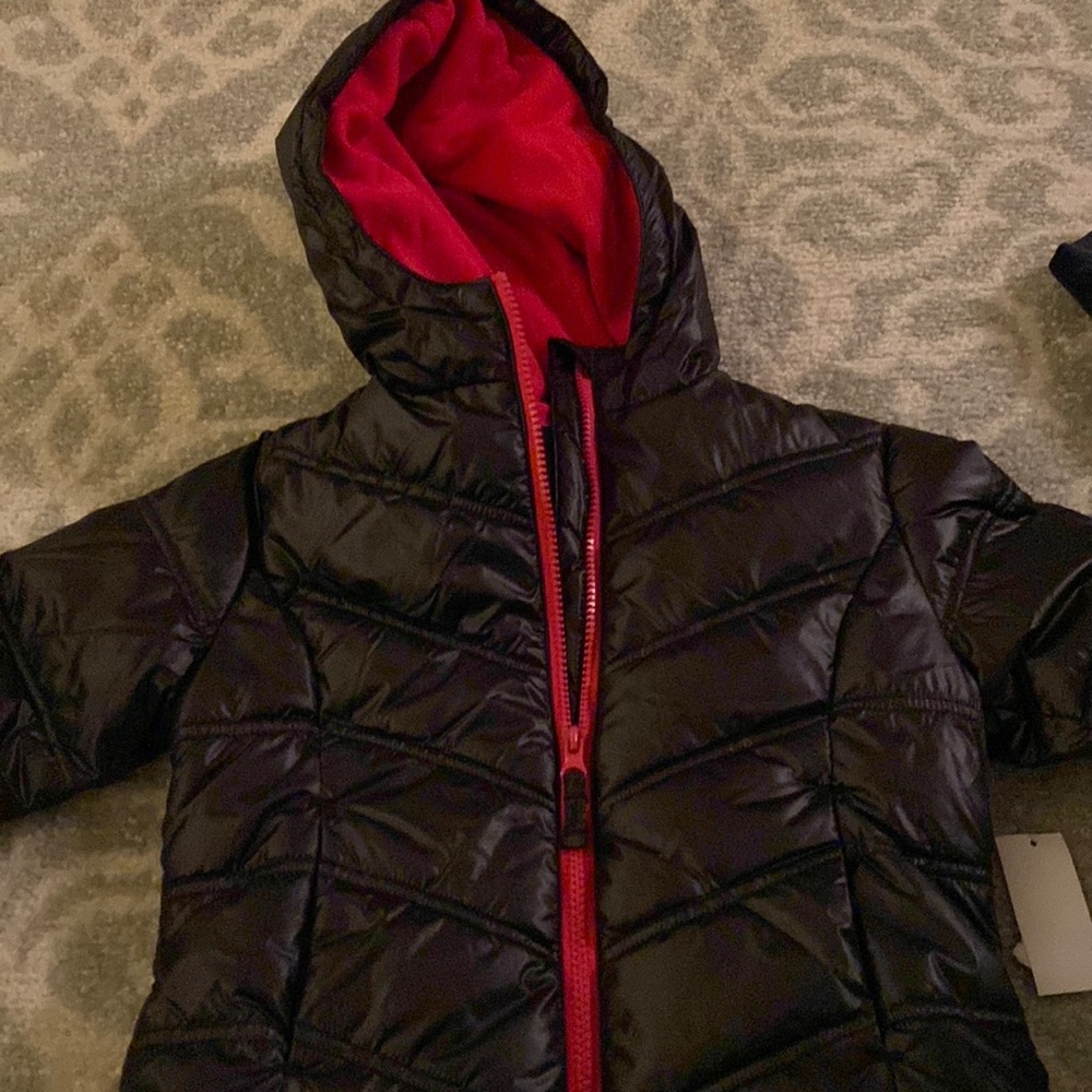Size 4/5 kids coat. New with tags